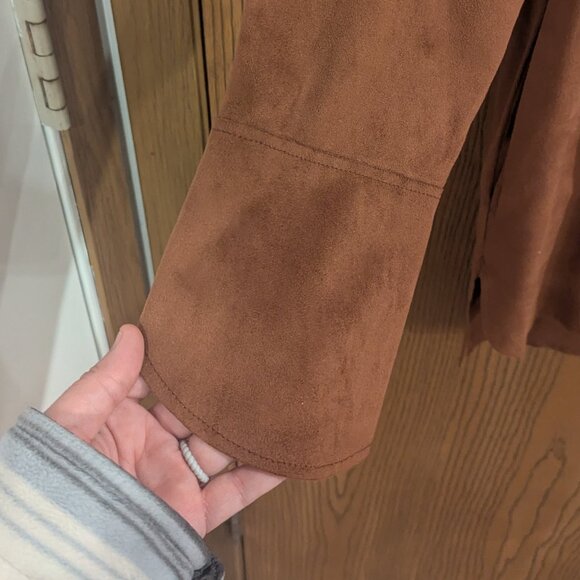 Denim and Company (D & Co) Faux Suede Brown Long Sleeve Shirt-Women's Medium - Picture 2 of 9